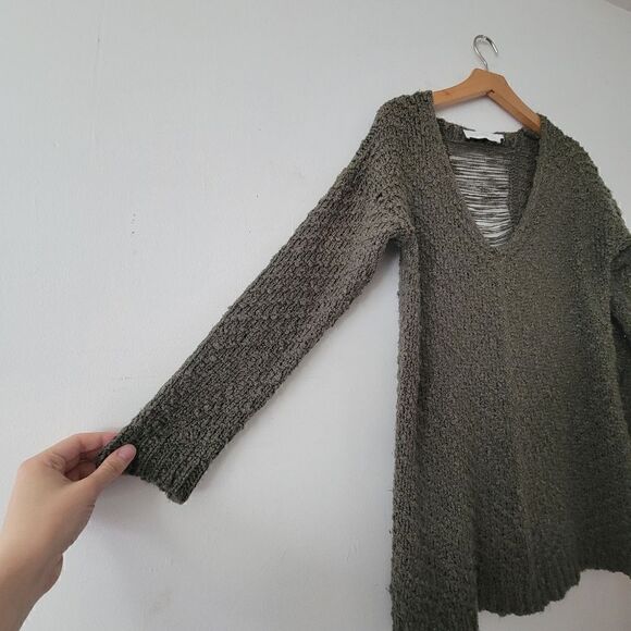 Astr the Label Olive Green V-neck Sweater Distressed Ladder Back S - Picture 2 of 6